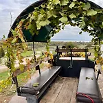 Bed and breakfast Tenger-szem Panzió és Lovasudvar 4*