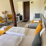 Tenger-szem Panzió és Lovasudvar 4*