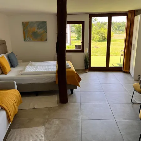 Tenger-szem Panzio Es Lovasudvar Bed & Breakfast 4*