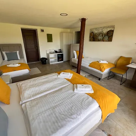 Tenger-szem Panzio Es Lovasudvar Bed & Breakfast