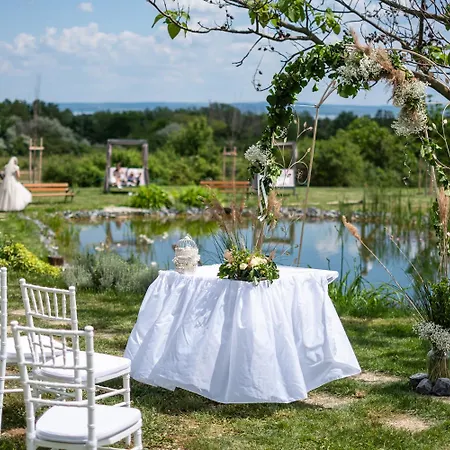 Bed & Breakfast Tenger-szem Panzio Es Lovasudvar Zánka