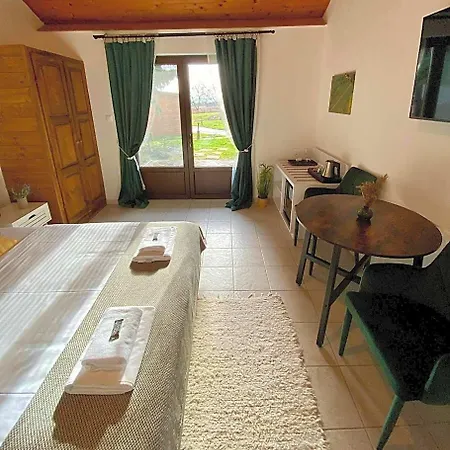 Tenger-szem Panzio Es Lovasudvar 3*