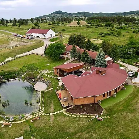 Bed & Breakfast Tenger-szem Panzió és Lovasudvar Zánka