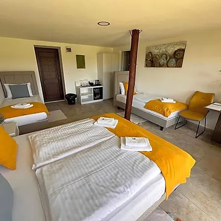 Tenger-szem Panzió és Lovasudvar Bed & Breakfast