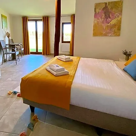 Tenger-szem Panzio Es Lovasudvar Bed and Breakfast Zánka
